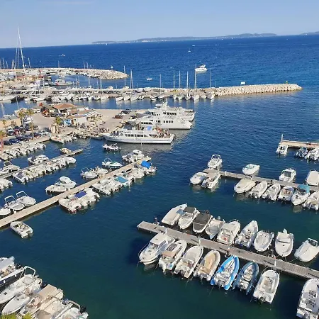 Studio 4 pers à 500m de la Plage de Saint-Clair, 3 étoiles, Parking Inclus, Ménage Offert - FR-1-251-398 Appartement Le Lavandou